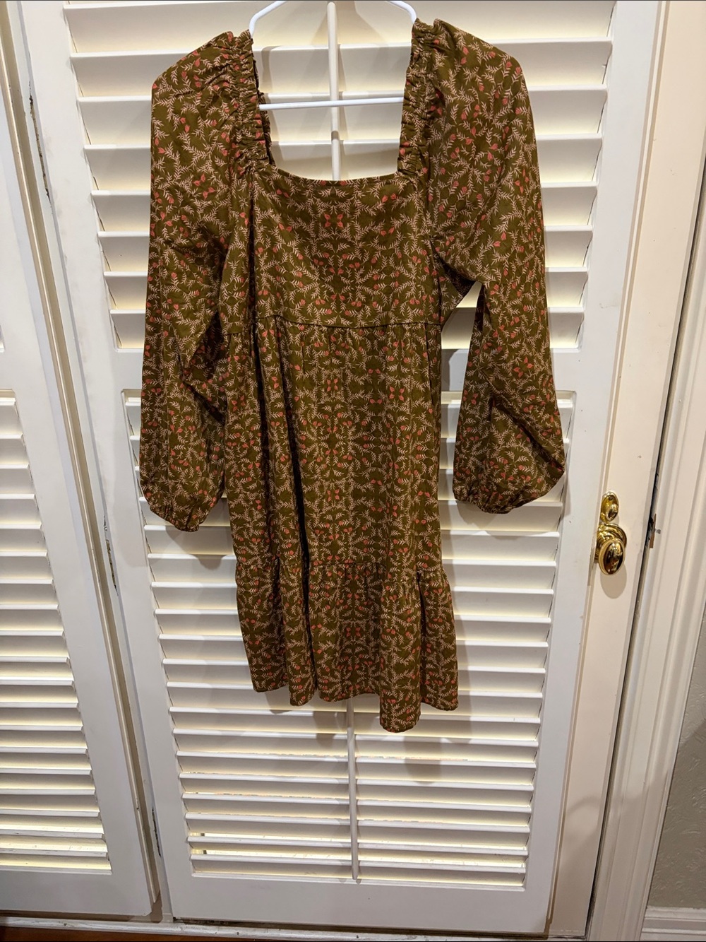 Universal Thread Olive Floral Square-Neck Long-Sleeve Dress. Size small